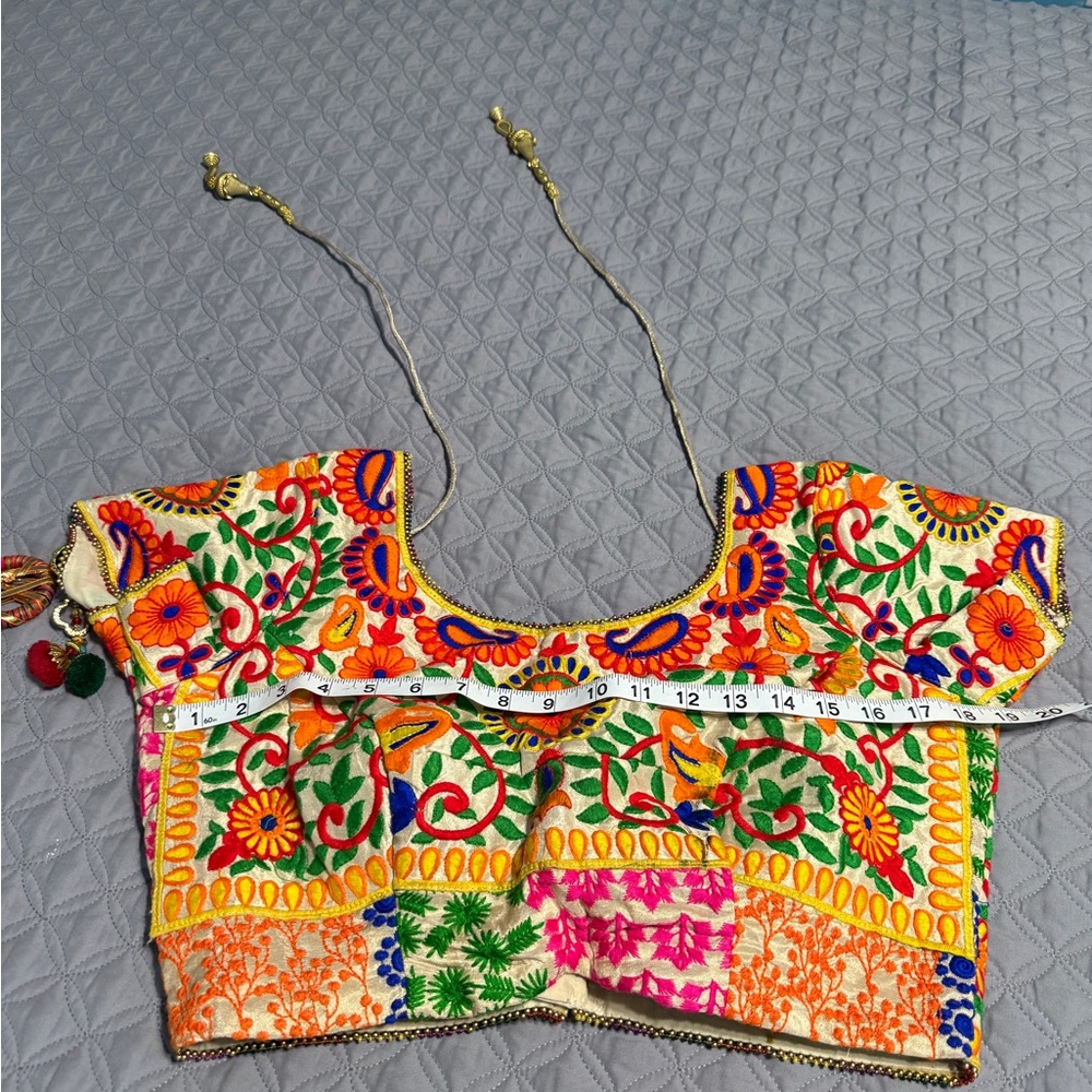 Colorful blouse with chaniyo